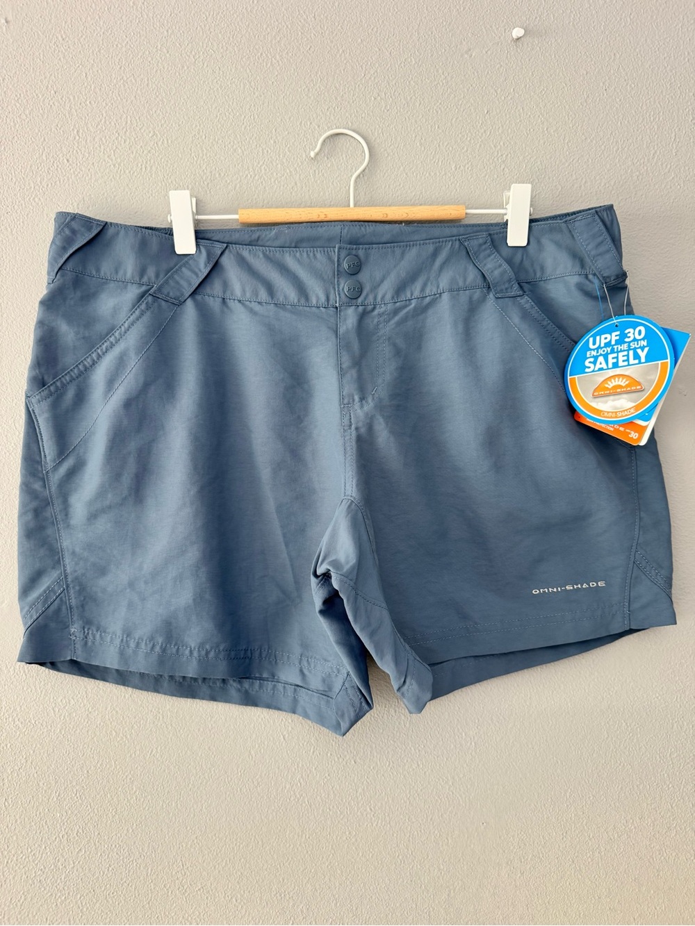 NWT Columbia PFG Women’s Omni-Shade UPF 30 Fishing Shorts Blue Size L outdoors